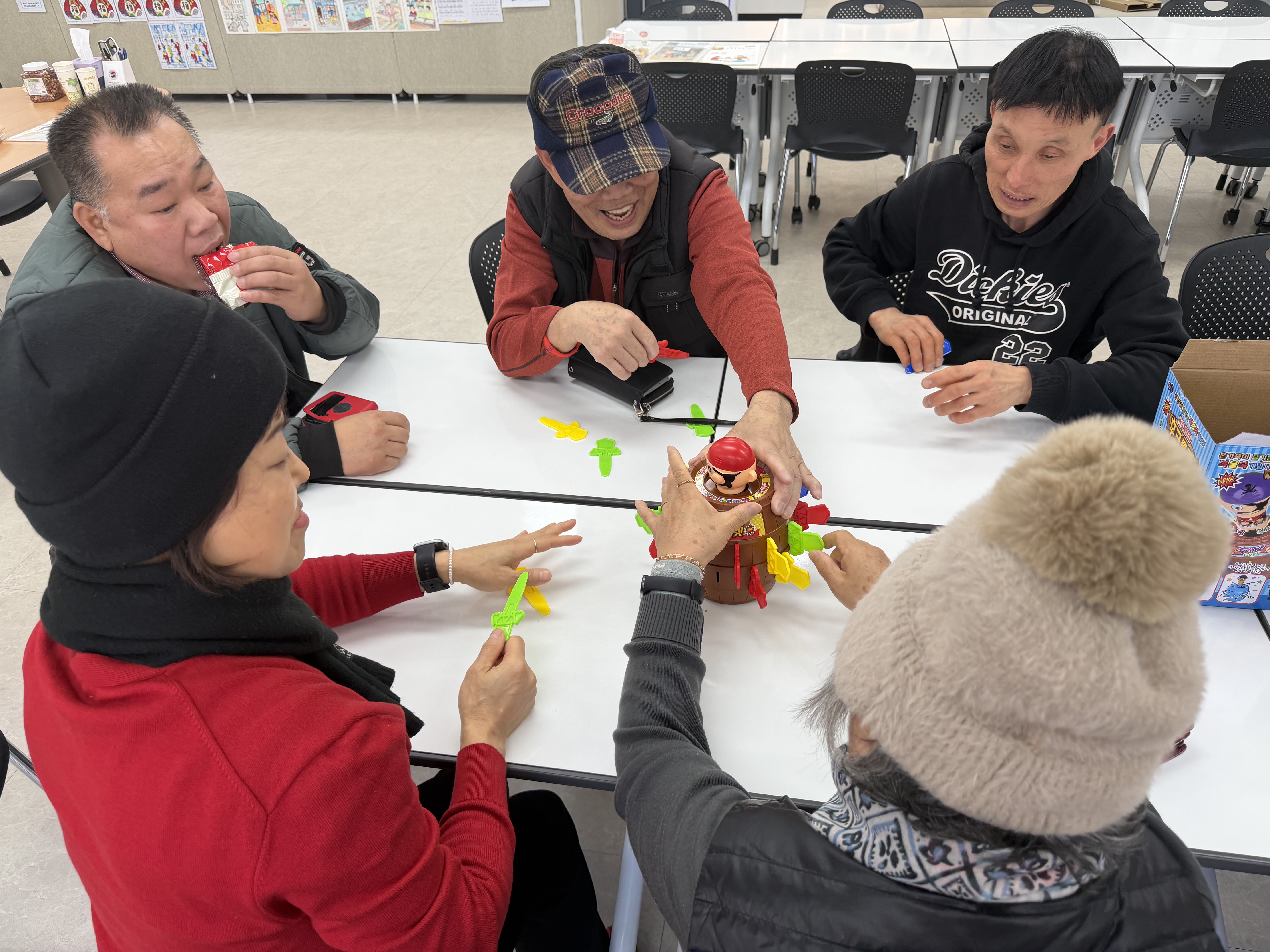 두근두근~ 통아저씨를 탈출시켜라! 농어르신쉼마루의 보드게임 시간