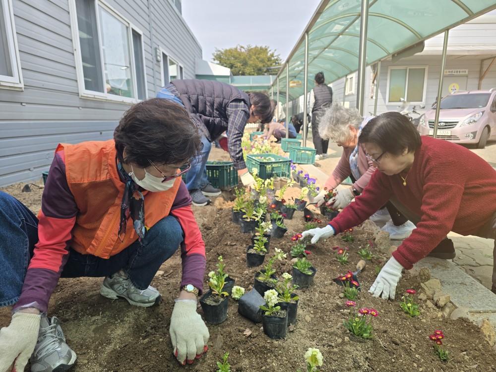 [농아인어르신 쉼마루] 어르신들의 손끝에서 봄이 피어났습니다!