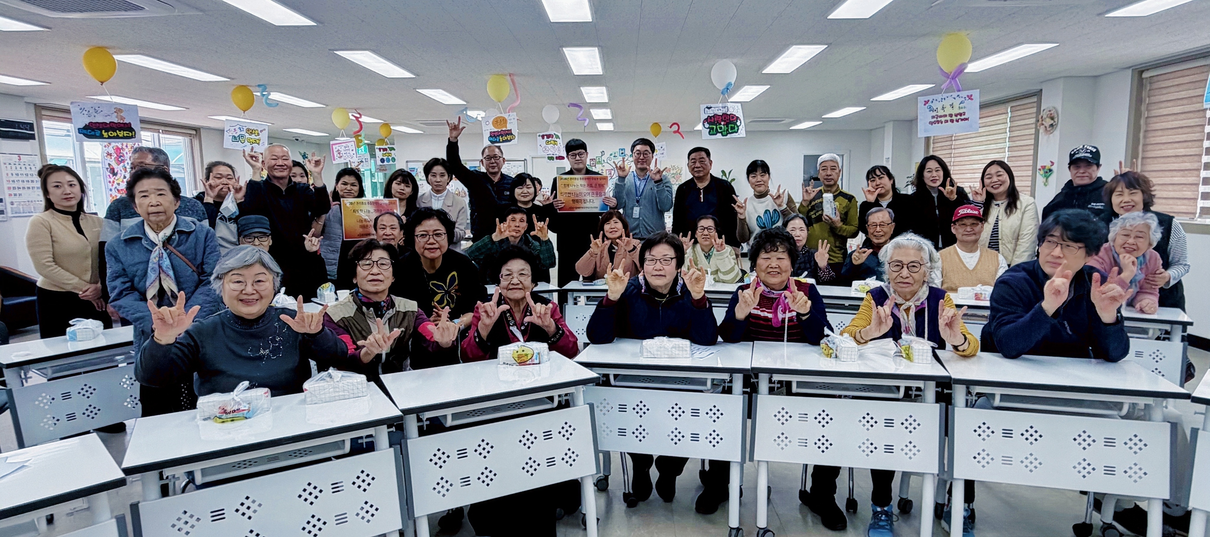 [농아인어르신 쉼마루] 친구들의 손을 잡고 한걸음한걸음 지역으로 나아갑니다!
